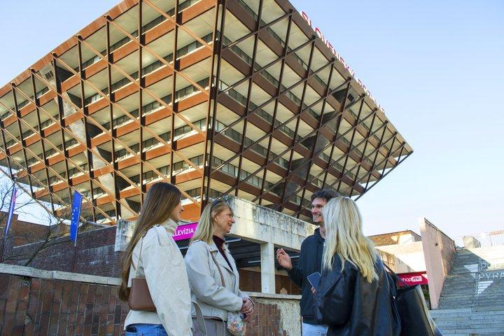 Bratislava Hinter dem Eisernen Vorhang : Geschichte & Architektur