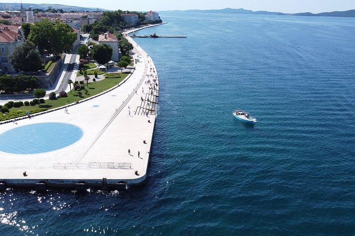 ザダル発プライベート伝統船ツアー：諸島イジュ＆ウグリヤン