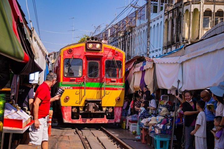 Recorrido por el mercado ferroviario de Maeklong y el mercado flotante de Damnoen Saduak desde Bangkok