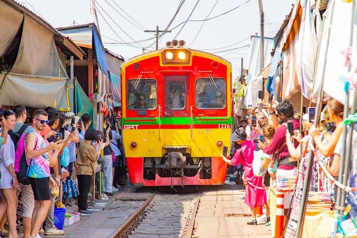 Excursión al mercado flotante y al ferrocarril de Maeklong desde Bangkok