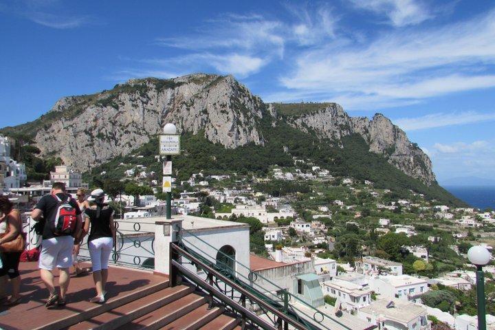 Capri och Anacapri: Båttur, minibuss, stollift och lunch