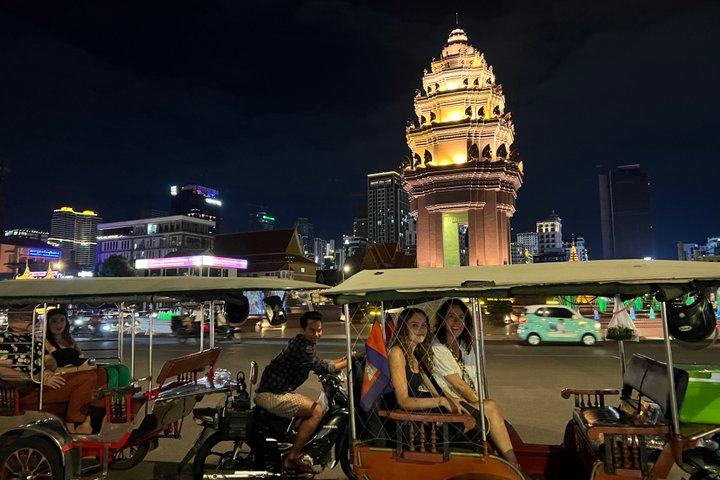 Tuktuk-Local Eats& City Highlightsによるプノンペンナイトフードツアー