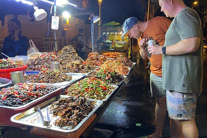 Tuktuk-Local Eats& City Highlightsによるプノンペンナイトフードツアー