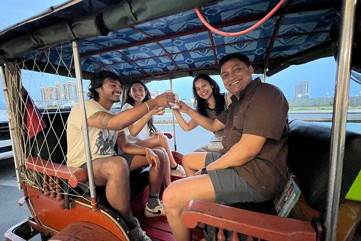 Tuktuk-Local Eats& City Highlightsによるプノンペンナイトフードツアー