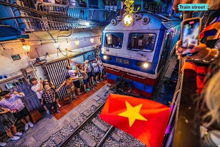 ハノイ市内観光：お香村、電車通りグループ/プライベート