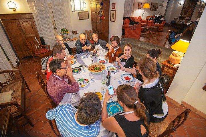 Cesarine：ボローニャの地元の家での市場ツアーと料理教室