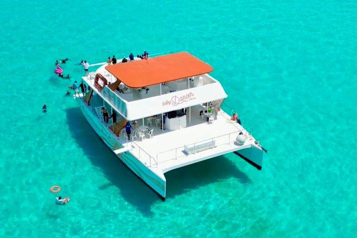 Isla Mujeres Dancer Cruise com almoço e bar aberto