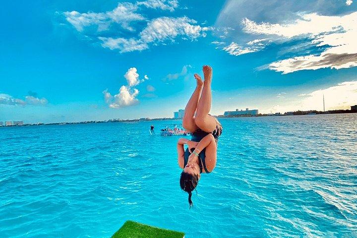 Isla Mujeres Dancer Cruise com almoço e bar aberto