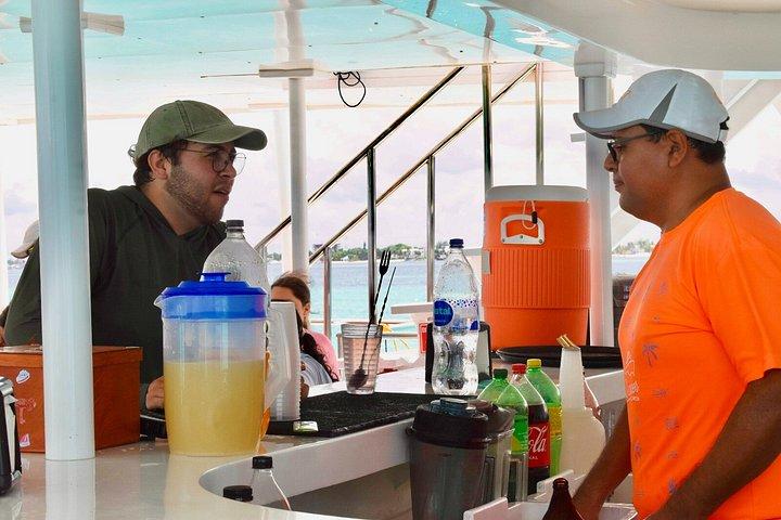 Isla Mujeres Dancer Cruise com almoço e bar aberto