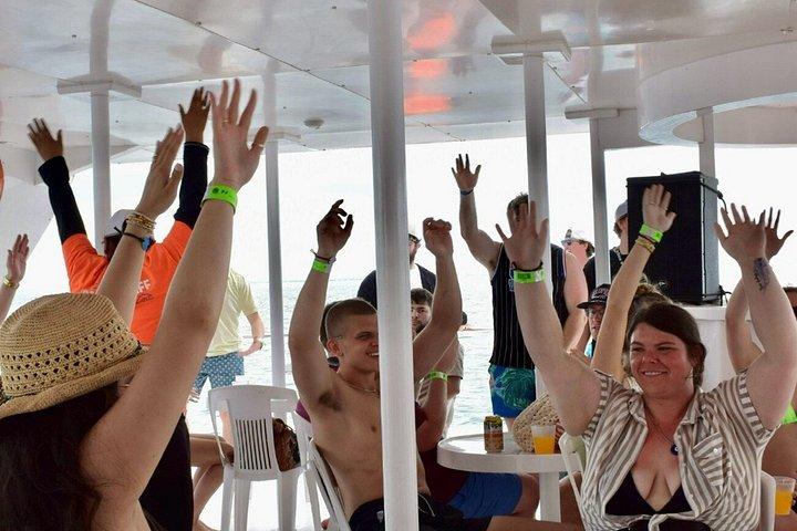 Isla Mujeres Dancer Cruise com almoço e bar aberto