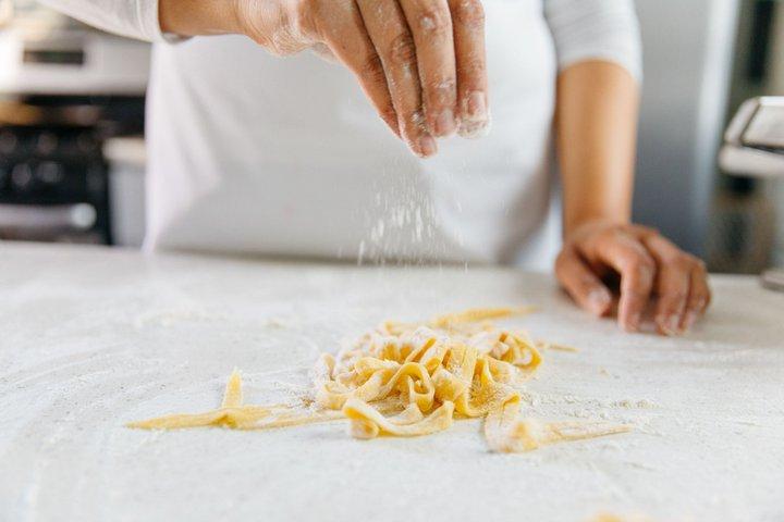 Lezione di Pasta Making con uno Chef Locale a Vancouver