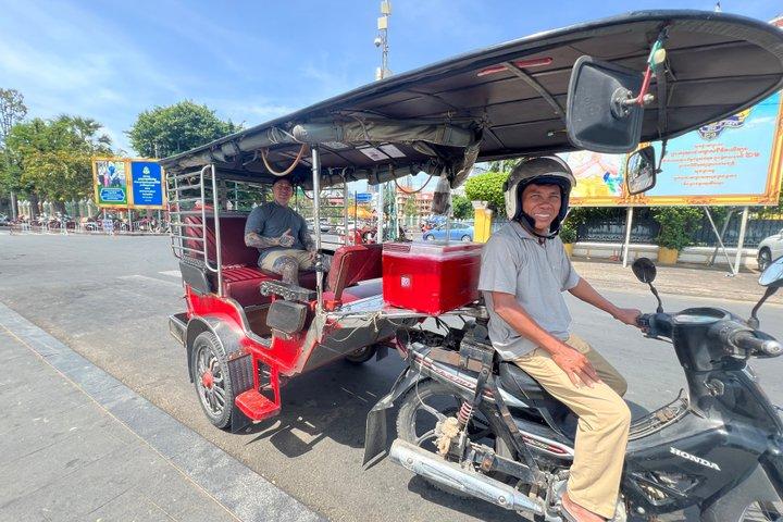 プノンペン朝フードツアー、マーケット＆トゥクトゥク伝統舞踊