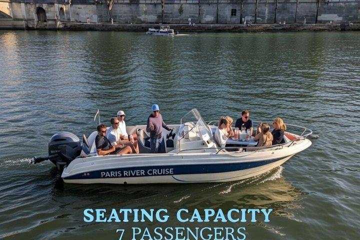 Your Private boat Captain Guide Explore Historical Paris