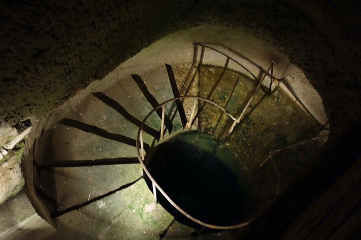 パリ地下墓地ツアー（制限区域へのVIP入場付き）