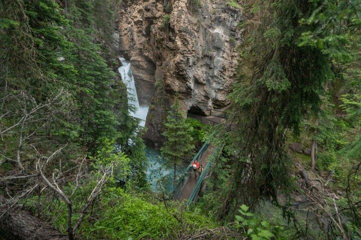 ジョンストンキャニオン、マーブルキャニオン、ミネワンカ湖、バンフ-日帰り旅行