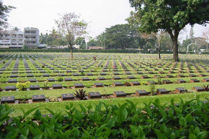 Kanchanaburi Dagstur River Kwai Death Railway och Erawan Falls