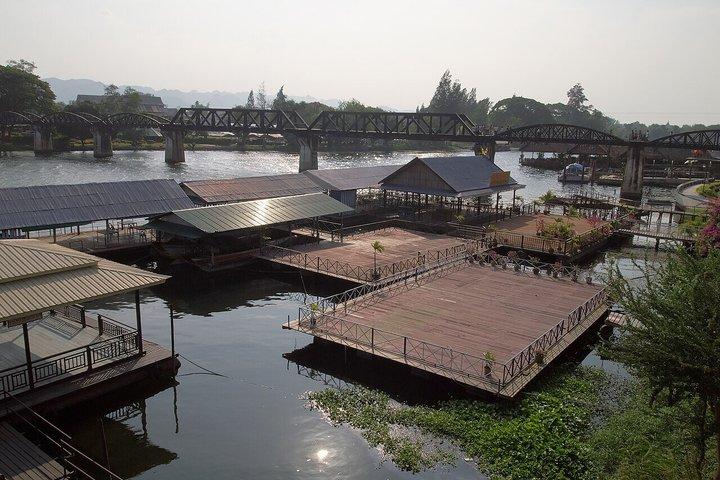 Kanchanaburi Dagstur River Kwai Death Railway och Erawan Falls