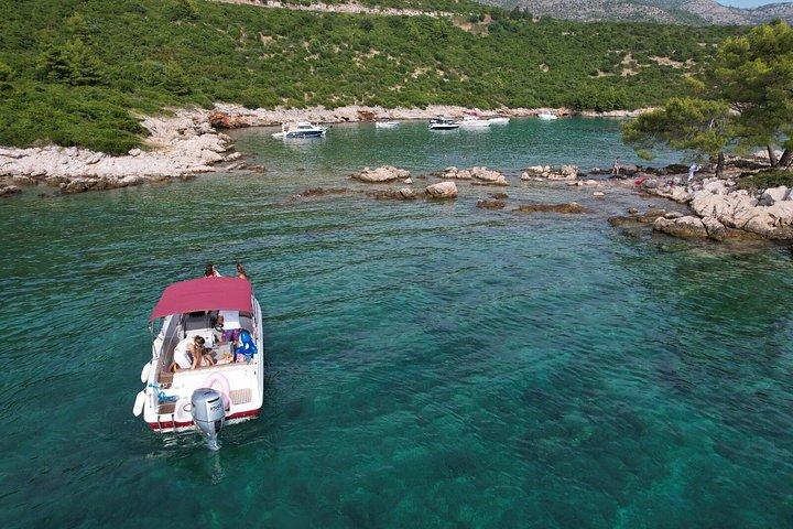 ドゥブロブニク：プライベートボートビーチツアーエラフィティ諸島と青の洞窟