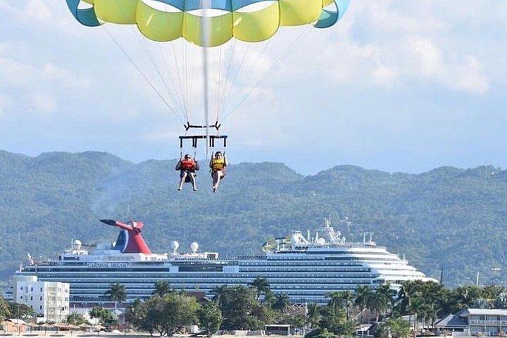 モンテゴベイジャマイカジェットスキージェットカーとパラセーリングアドベンチャー