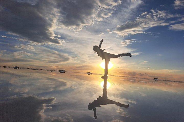 Tour Salar de Uyuni 1 día + hotel de sal y Reflejos al Atardecer
