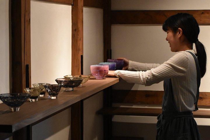 金沢のギャラリーツアーでガラスアートワークショップ