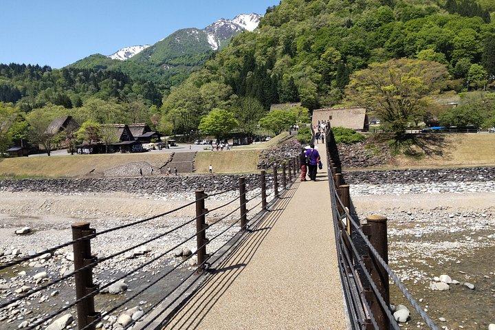 【金沢駅発 日帰りバスツアー 】白川郷・五箇山 二つの世界遺産集落満喫バスツアー