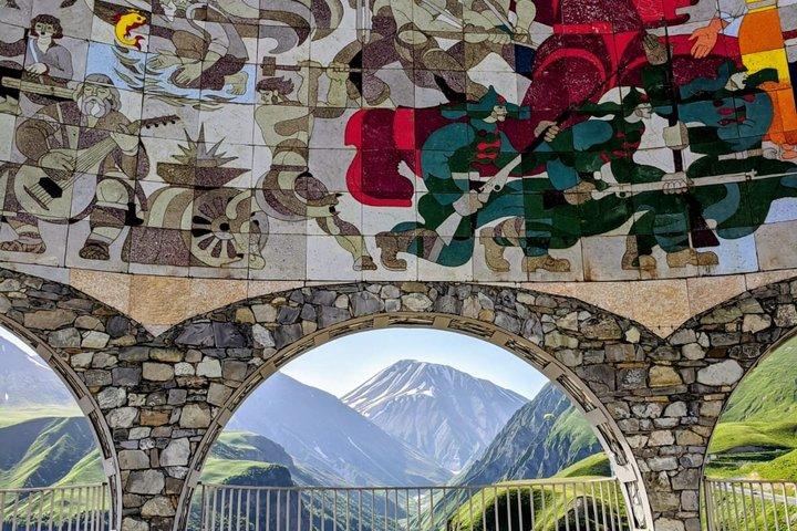 Tour privato di Kazbegi e Gudauri da Tbilisi