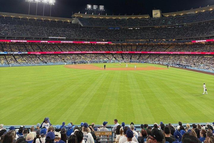 Los Angeles Dodgers basebollmatch på Dodger Stadium