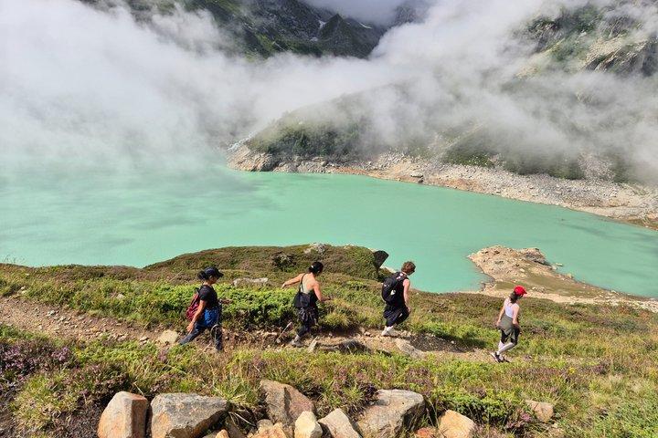 終日ハイキングスイスアルプスと湖泳（送迎付き）