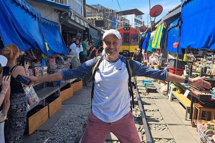 バンコク : 水上マーケットボート＆メーコン鉄道マーケットツアー