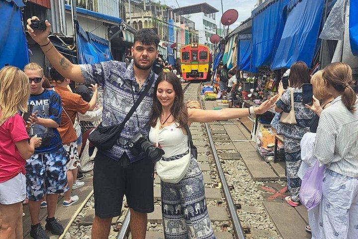 バンコク : 水上マーケットボート＆メーコン鉄道マーケットツアー