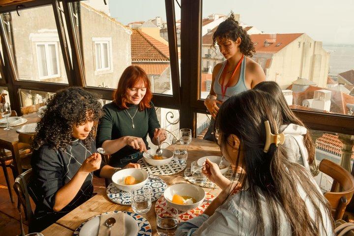 Lisboa Street Food and Dessert Tour com Ginjinha Tastings