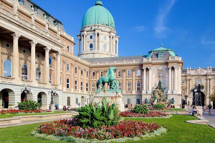 Budapest Custom Tour with a Resourceful Local Guide