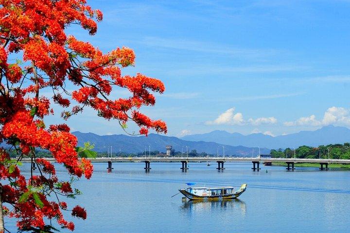 Excursion d'une demi-journée à Hue Imperial City avec balade en bateau sur la rivière Perfume