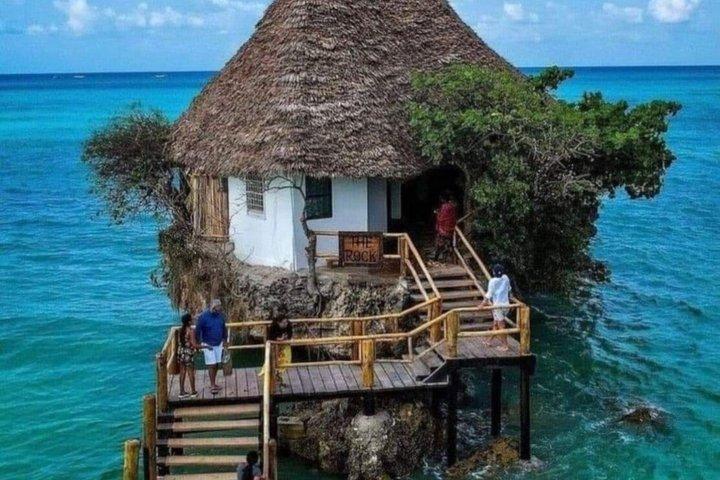 Jozani Red colobus monkey, Turtles Swim und The Rock Restaurant