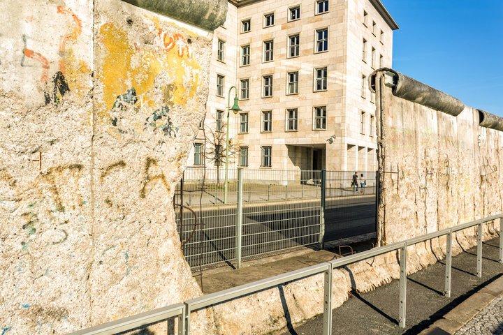 Berlin Wall History Private Walking Tour