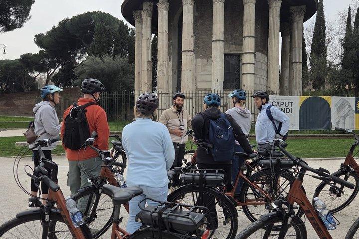 Visite de Rome sur des vélos électriques de qualité, petits groupes et Guide local!