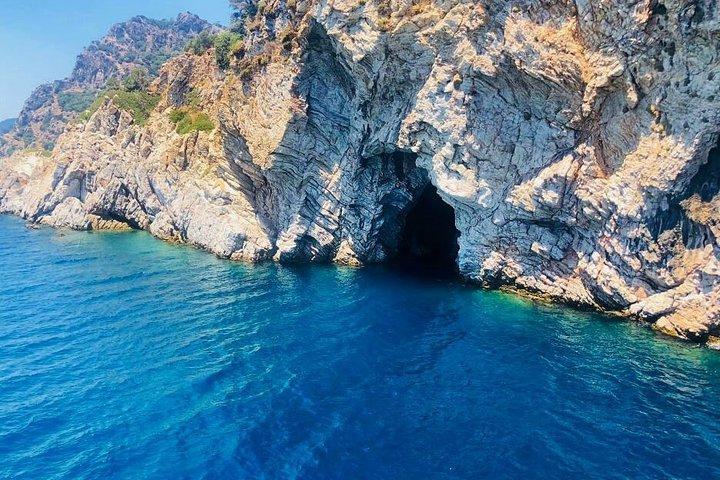 Visite en bateau pirate Alanya avec mousse, déjeuner, boissons gazeuses , transfert