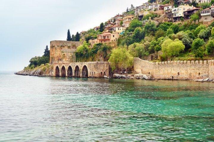 Visite en bateau pirate Alanya avec mousse, déjeuner, boissons gazeuses , transfert