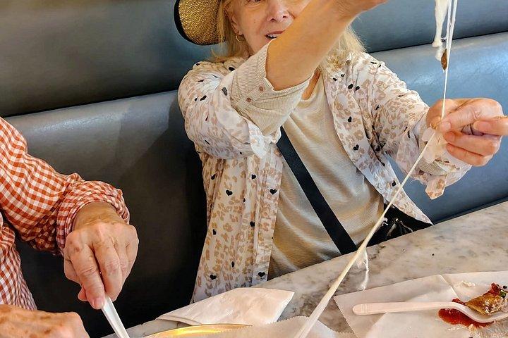 歴史的なイボル市の食と文化ウォーキングツアー