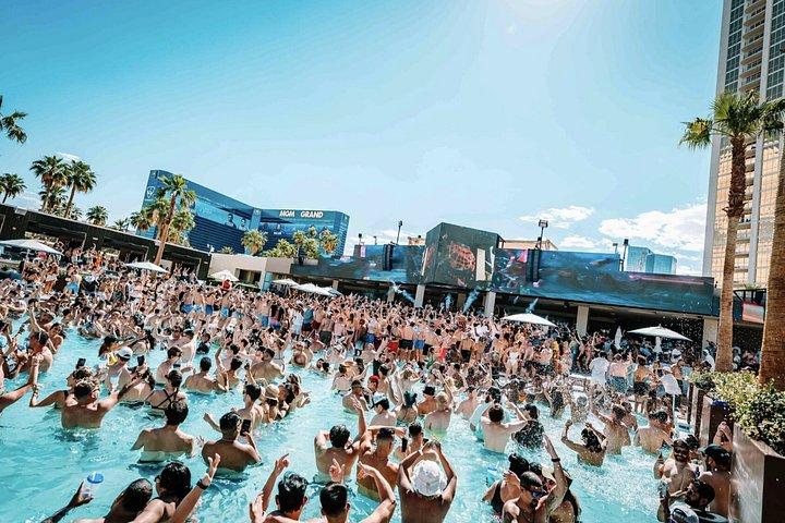 Las Vegas VIP Pool Crawl with Party Bus and Open Bar