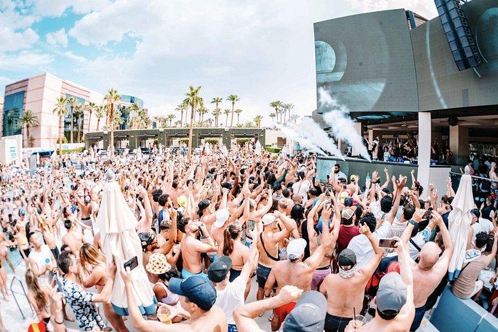 Las Vegas VIP Pool Crawl with Party Bus and Open Bar