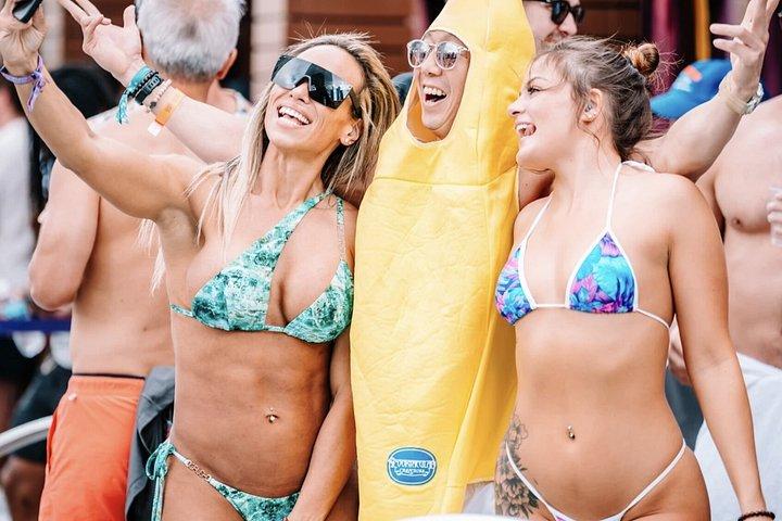 Las Vegas VIP Pool Crawl with Party Bus and Open Bar