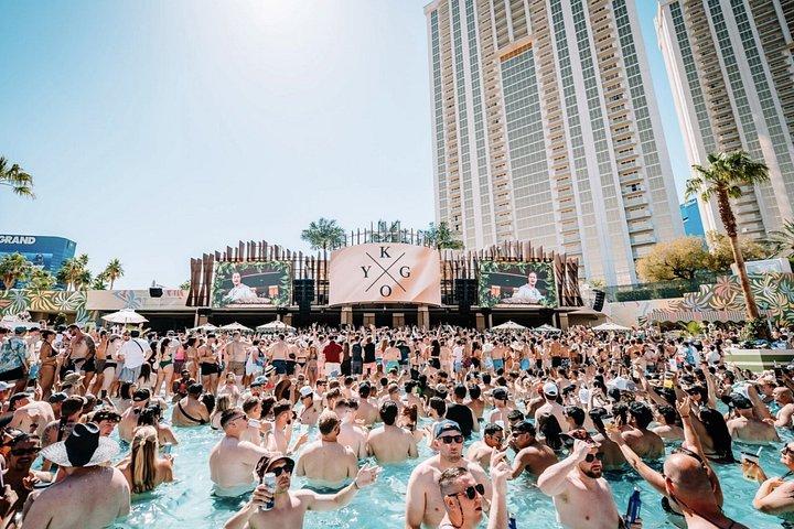 Las Vegas VIP Pool Crawl with Party Bus and Open Bar