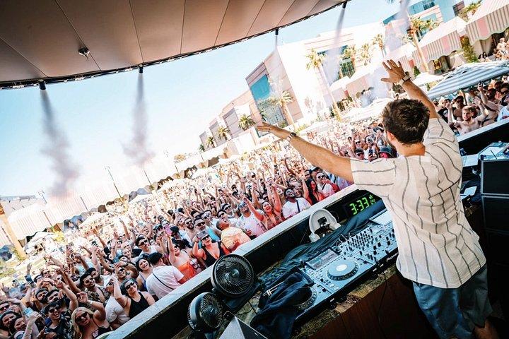 Las Vegas VIP Pool Crawl with Party Bus and Open Bar
