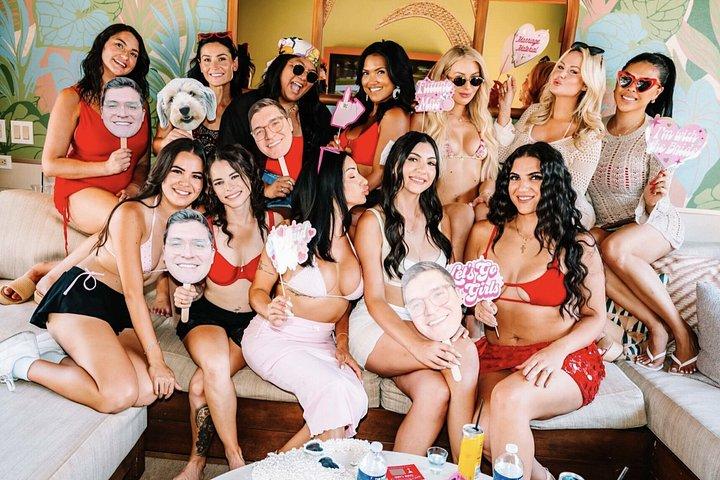 Las Vegas VIP Pool Crawl with Party Bus and Open Bar