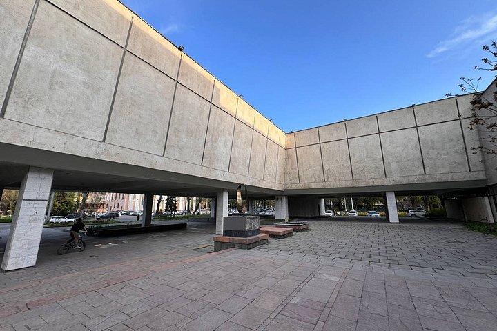 ビシュケクストリートアーツ、モザイク壁画＆キルギス遊牧民歴史ツアー