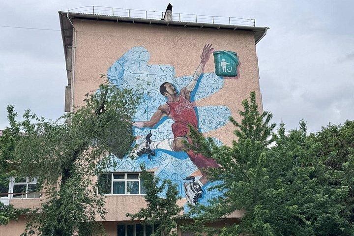 ビシュケクストリートアーツ、モザイク壁画＆キルギス遊牧民歴史ツアー