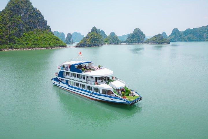 Ha Long Bay Tagestour von Hanoi mit privatem Limousinentransfer