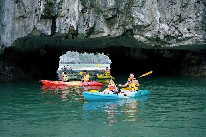 Ha Long Bay Tagestour von Hanoi mit privatem Limousinentransfer